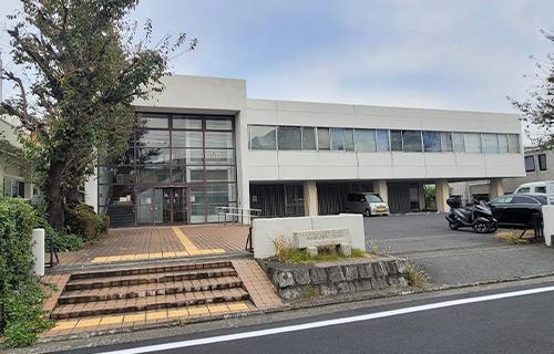 大和市で葬儀・葬式・家族葬をお探しなら小さな森の家  横浜地方法務局 大和出張所(神奈川県大和市)のイメージ画像