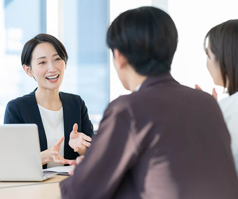 不動産相続に関するお悩みを相談している様子