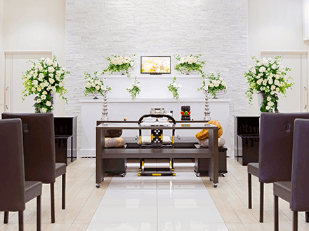 松戸で葬儀・葬式・家族葬が税込10.45万円からできる小さな森の家 お葬式のプランを検討する