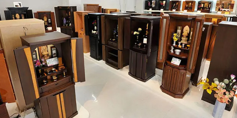 仏壇が並んでいる様子