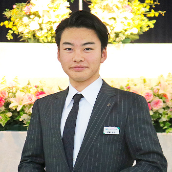 香川・岡山で葬儀・葬式・家族葬をお探しなら家族葬のカナクラオールストーン 福吉会館のスタッフ