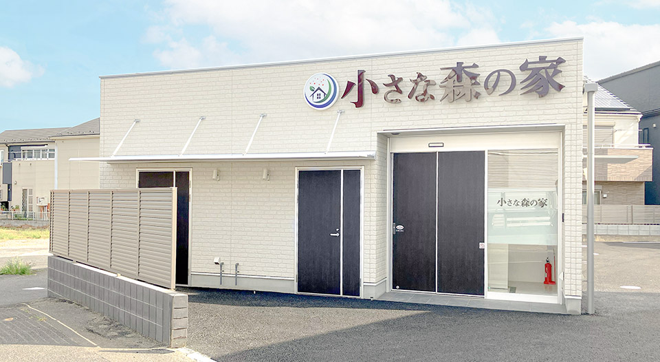 草加長栄ホールの外観