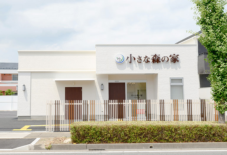 草加長栄ホールの外観