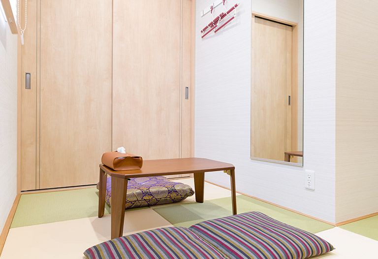 船橋前原駅前ホールの外観