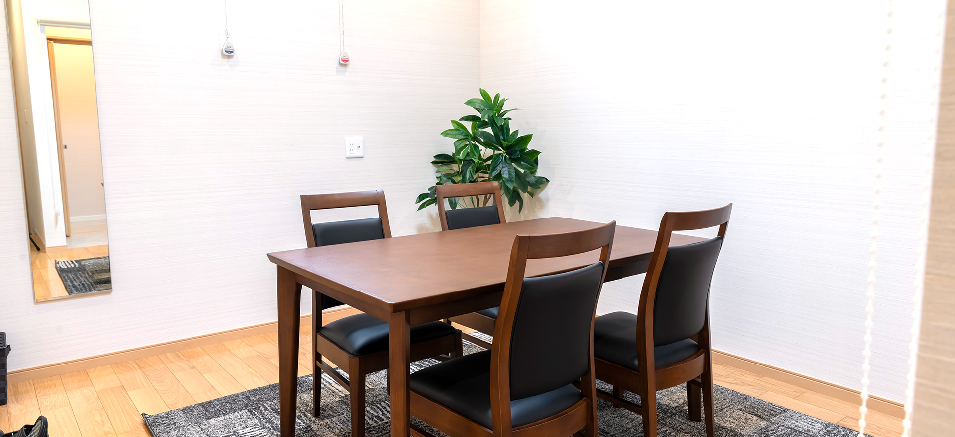 市川大洲の内観写真