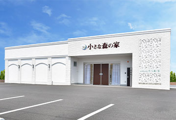 足立六月の外観