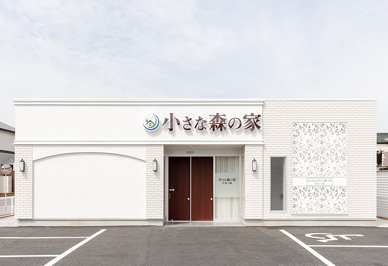 草加八幡ホールの外観