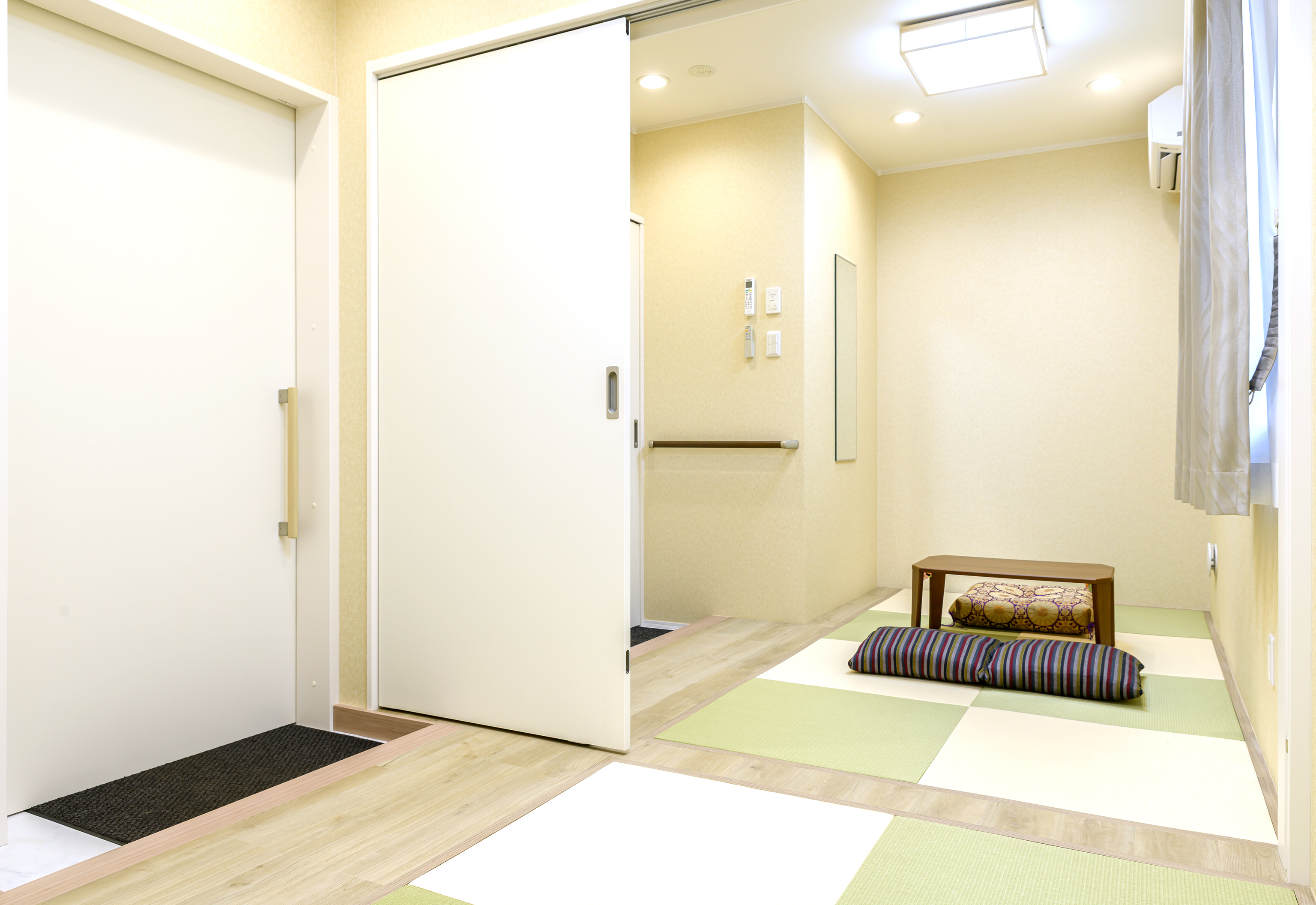 高根木戸駅前の内観写真