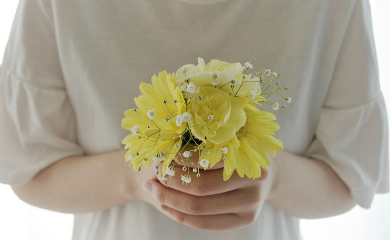  お花代は香典の代わりにもなる？お花代の相場や渡し方のマナーを解説のイメージ画像