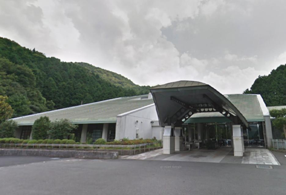 松山市で葬儀・葬式・家族葬をお探しなら家族葬のカナクラオールストーン 松山市斎場式場の外観