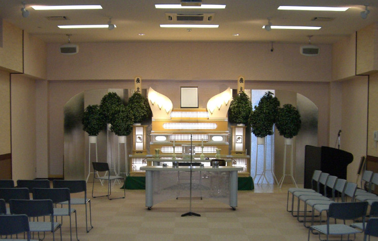 寝屋川市で葬儀・葬式・家族葬をお探しなら家族葬 メモリーハウス 一般葬を想定した昔ながらの大きい葬儀場イメージ画像