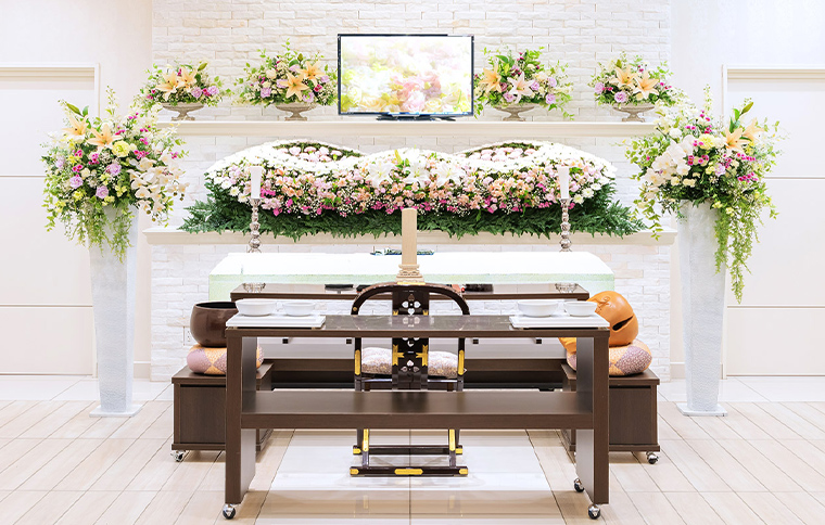 家族葬のカナクラ葬儀・葬式・家族葬がWEB限定税込7.7万円からできる家族葬のカナクラの祭壇