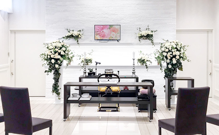 木太町ホールで葬儀・葬式が9万円からできる家族葬のカナクラのホールの祭壇