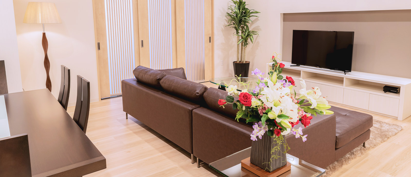 福室ホールで葬儀・葬式が9.5万円からできる家族葬の仙和のホールの内装イメージ