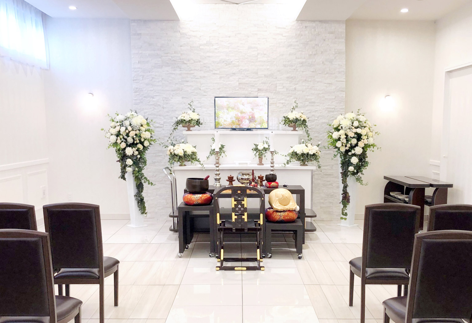 宮町ホールで葬儀・葬式が9.5万円からできる家族葬の仙和のホール 式場ギャラリー