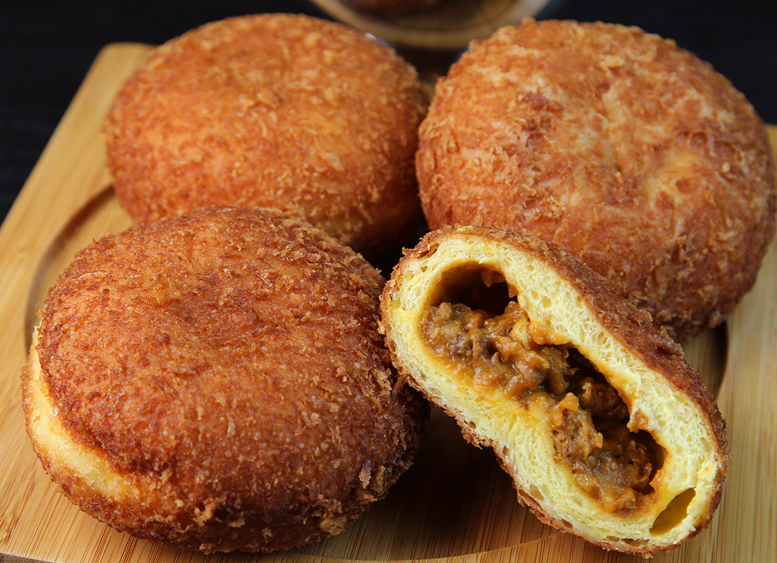 具たっぷりカレーパンイメージ